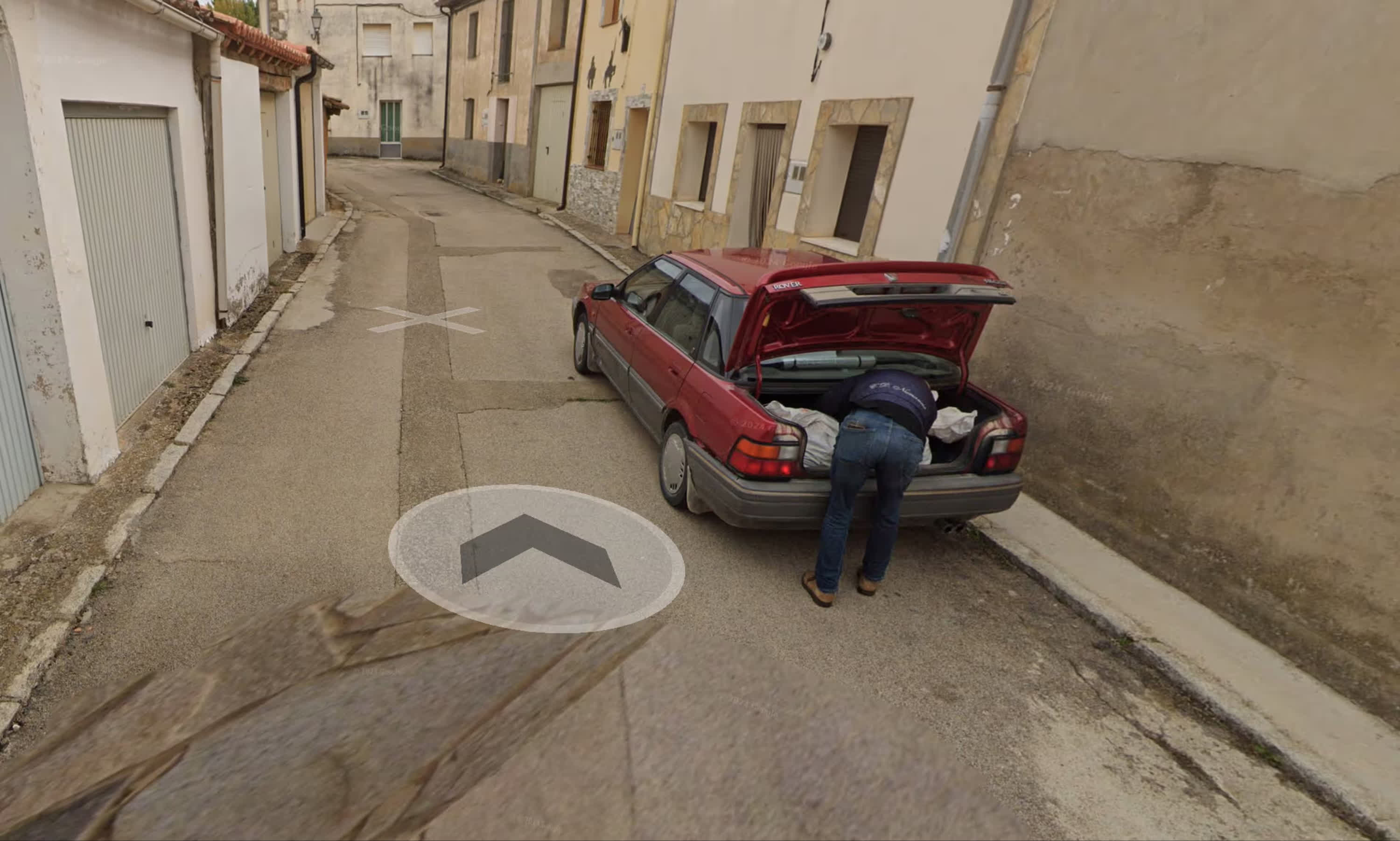 Google Street View shot of man allegedly stuffing body into car helps police solve case